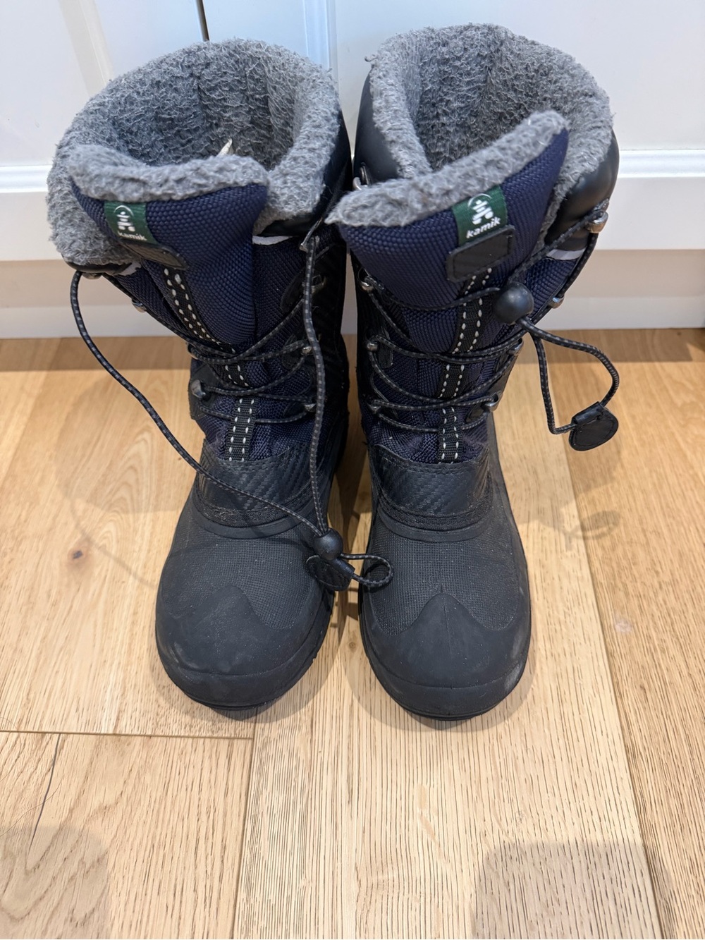 Kamik youth 5 Navy and Black Insulated Snow Boots